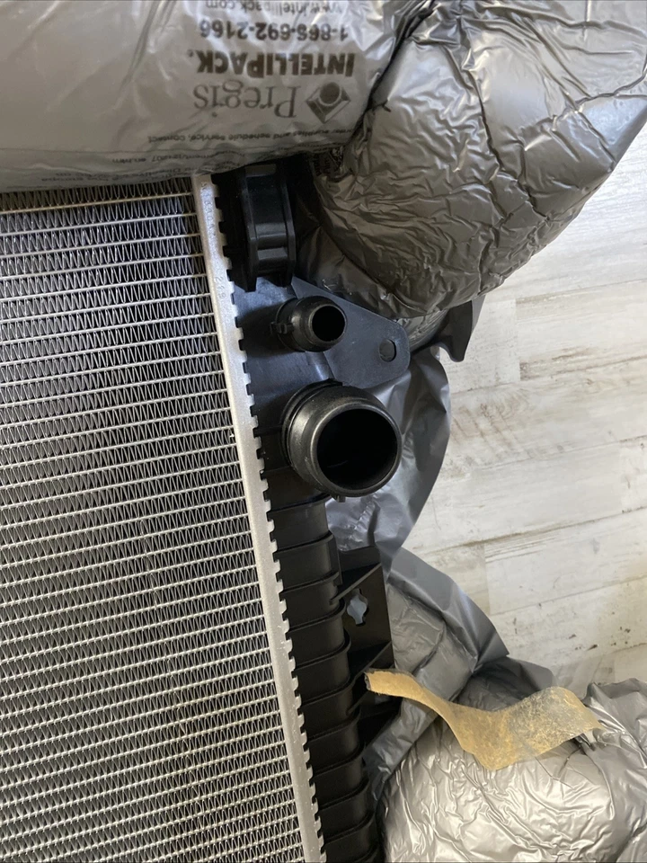 Radiador Motorcraft RAD-83 Ford CV6Z-805-B Foto 4 de 4