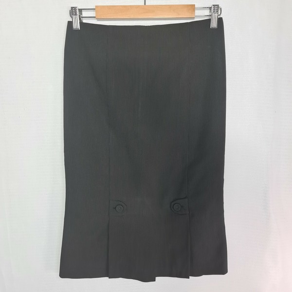 CUE Size 6 Black Pinstriped Knee Length Back Hem Pleat A-Line Skirt