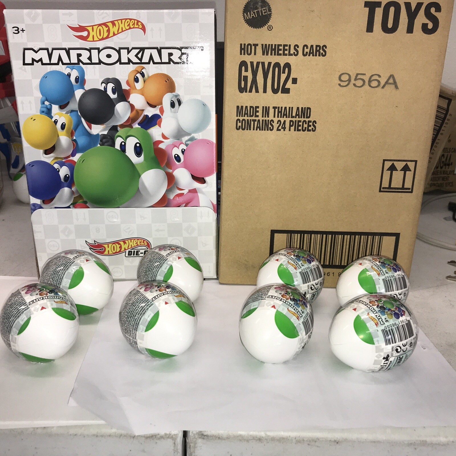 Hot Wheels Mario Kart Yoshi Mystery Eggs Complete Set 8 W Original Box