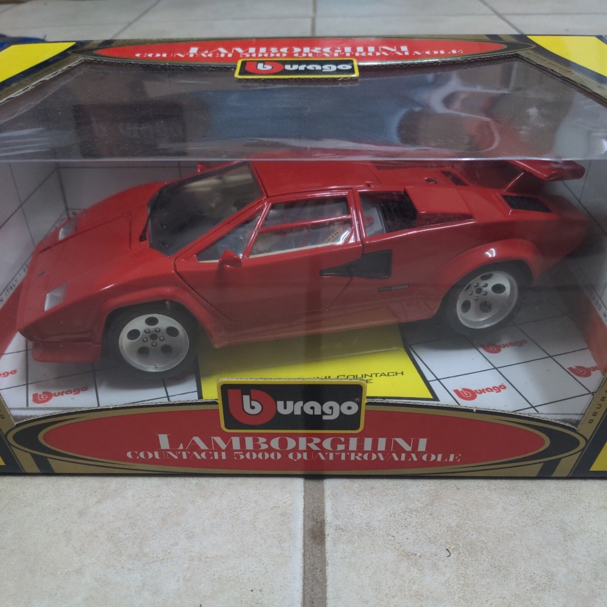 ミニカー Burago Lamborghini Countach 5000 1/18 Vintage Burago 1/18 Scale DieCast Red Lamborghini Countach