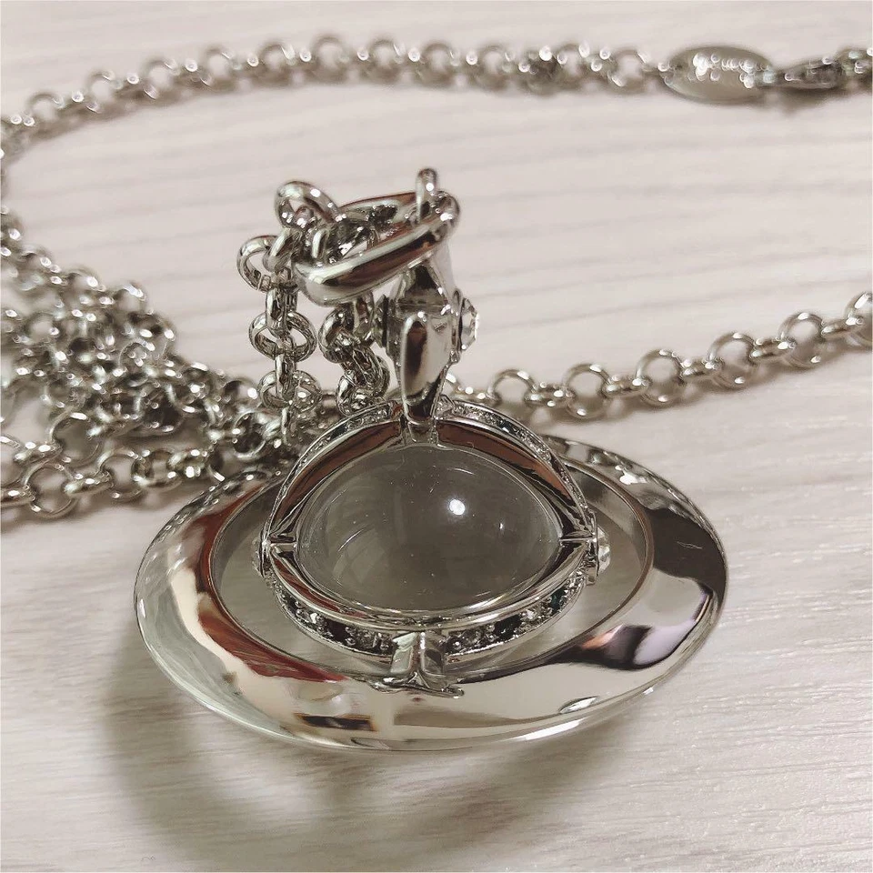 Collar Vivienne Westwood Pequeño Orbe Estrás Plata Casi Como Nuevo Foto 2 de 4