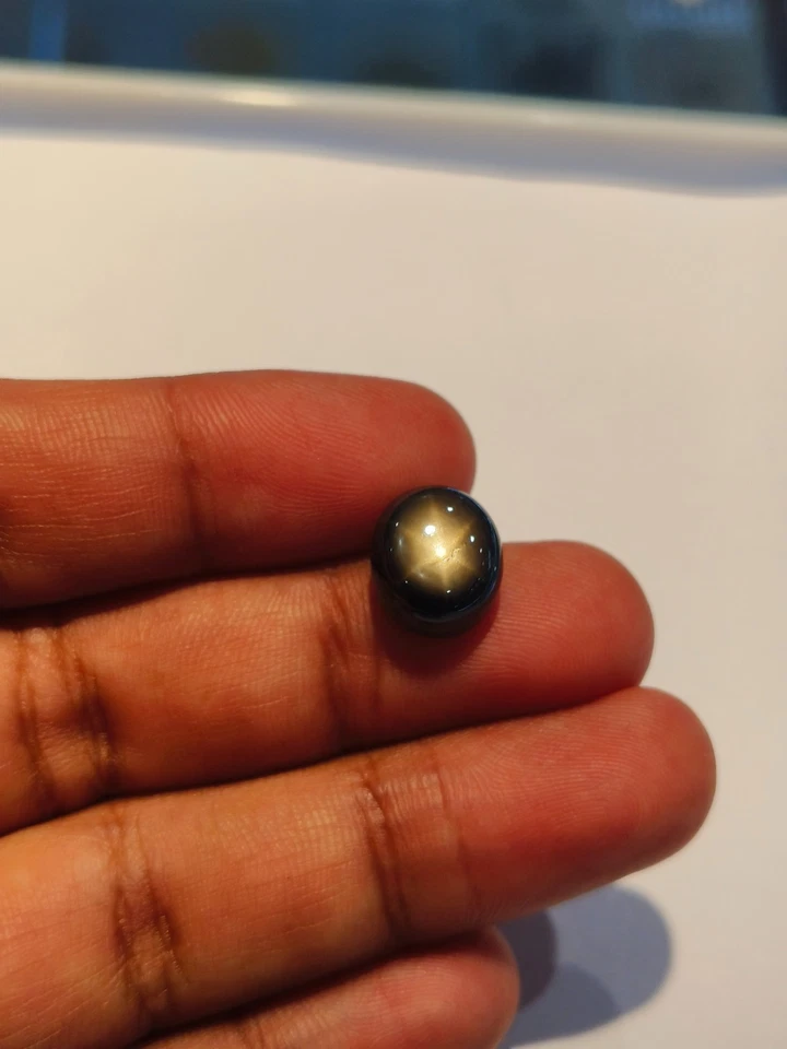 9.73 Cts A BEAUTIFUL RARE NO HEAT BLACK STAR SAPPHIRE OF EXCELLENT 6 RAYS STAR ⭐ - Image 2 of 4