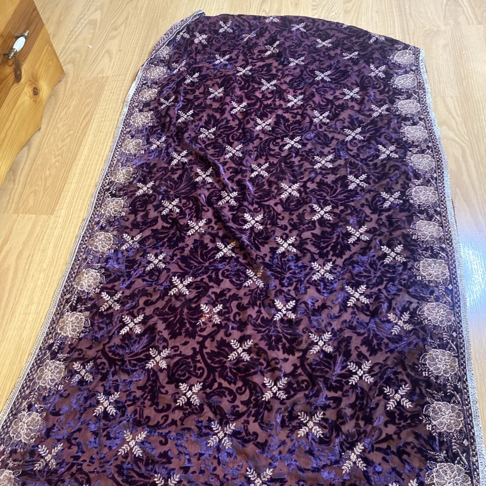 Purple Embroidered Velvet Semi-stiched Dupatta, Pakistan/Indian, 33x78 Inches - Image 3 of 4