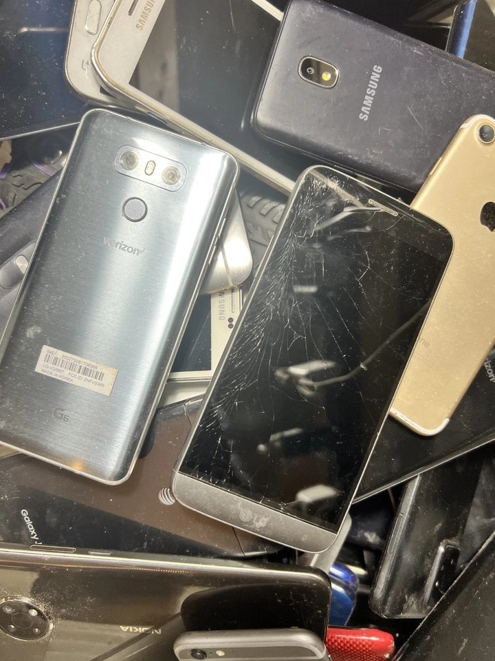 Lot of Assorted Smart Phones For Parts/Repair/Trade-In/Gold Recovery ...