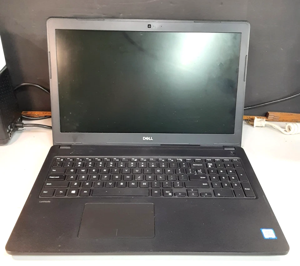 Dell Latitude 3580 15" - i3-6006U - PARA REPUESTOS - SIN RAM - SIN HDD #515 SCR agrietado Foto 2 de 4