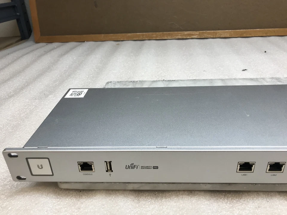 Ubiquiti UniFi Security Gateway Pro (USG-PRO-4) 2xSFP Firewall Router Dual WAN - Bild 2 von 4