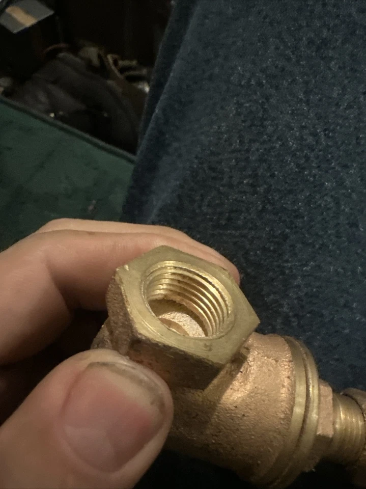 Hammond 600 Gate Valve 125 Lbs 1/2" Threaded Nib Nos - Image 3 of 4