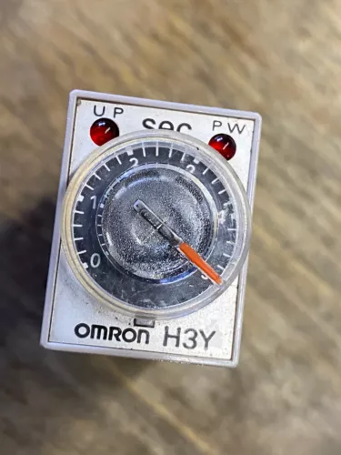 H3Y-2 DC24 10S Time Relay 0.5-10s DPDT 250VAC/5A 24VDC Socket -10-50°C OMRON