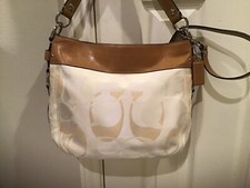 COACH Optic Signature Zoe Hobo Shoulder Handbag Purse Cream/Tan Medium MINT