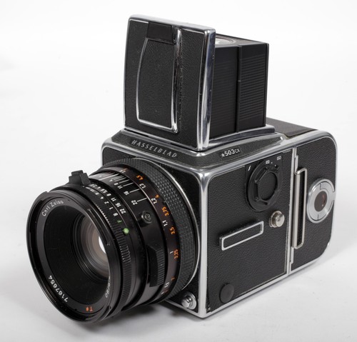 Hasselblad *503CX camera w/ T* Planar 80mm F2.8 CF lens + A12* Back + WLF #0551 - Picture 3 of 11