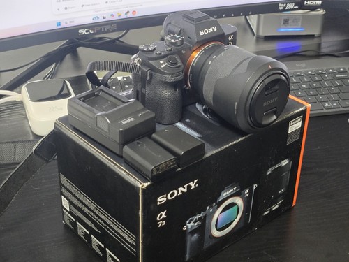 sony a7 ii with lens SEL-2870 - Picture 4 of 16