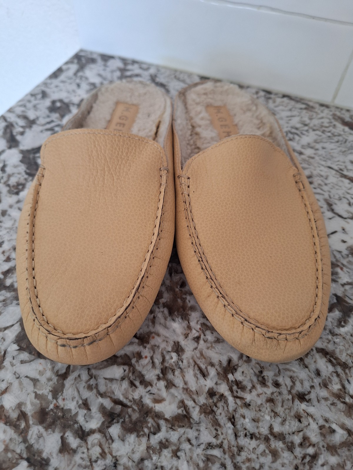 M. Gemi the Felize Shearling Mules Cream Croc Embossed Slip On Loafers Size 40.5