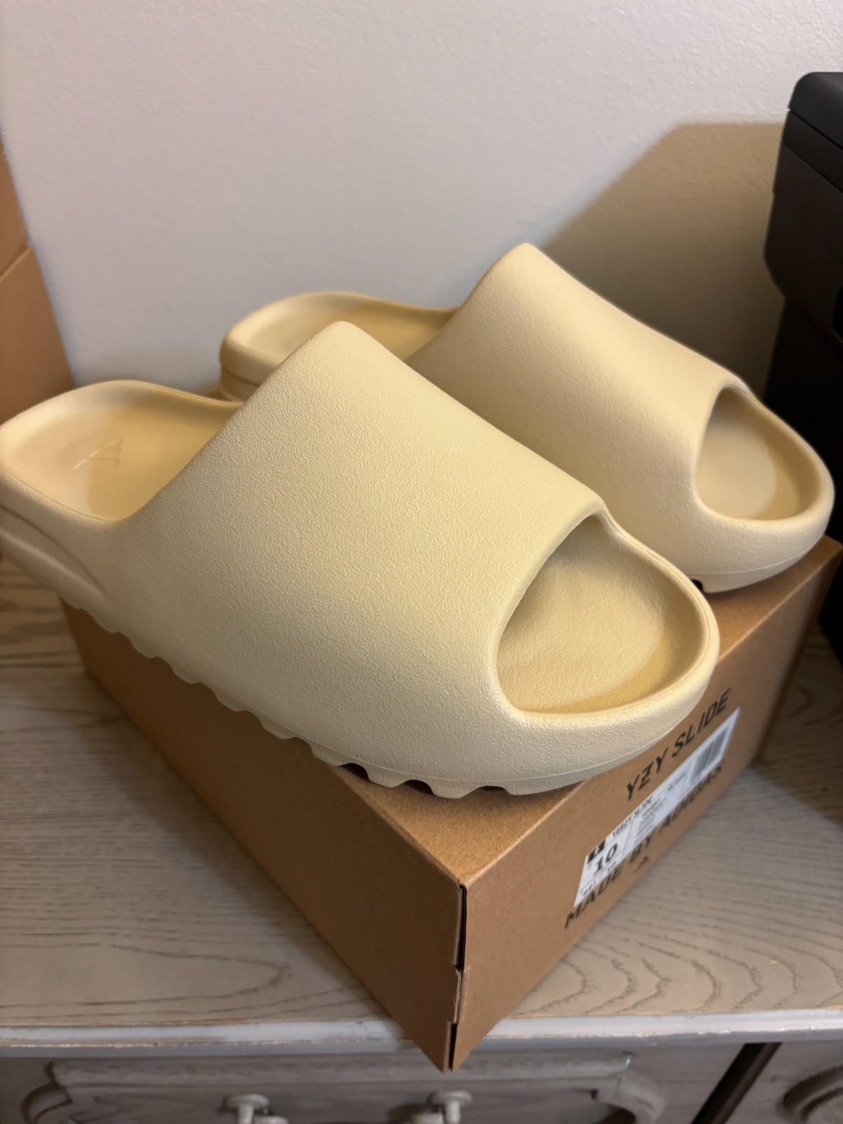 YEEZY SLIDE FZ5897 SIZE 10 thumbnail 4