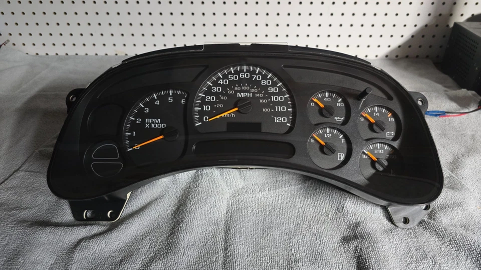Silverado Sierra Tahoe 2003-2004 Suburban Yukon Avalanche Gauge Cluster Foto 2 de 4