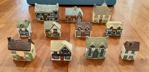 WADE WHIMSEY ON WHY MINI VILLAGE STORES HOUSES SET OF 11 WADE MADE IN ENGLAND