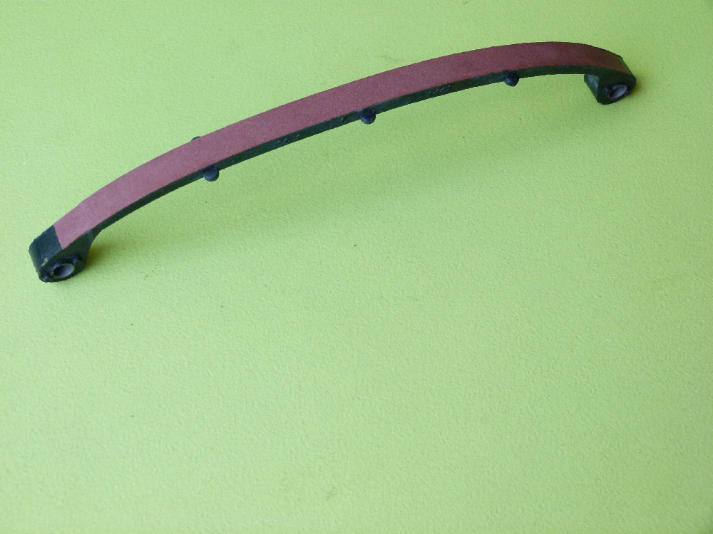 Patin arrière chaîne moto AJP 91A038110000 évite frottement bras oscillant CPI