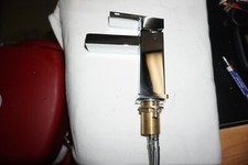 SINGLE HANDLE BASIN CHROME FINISH