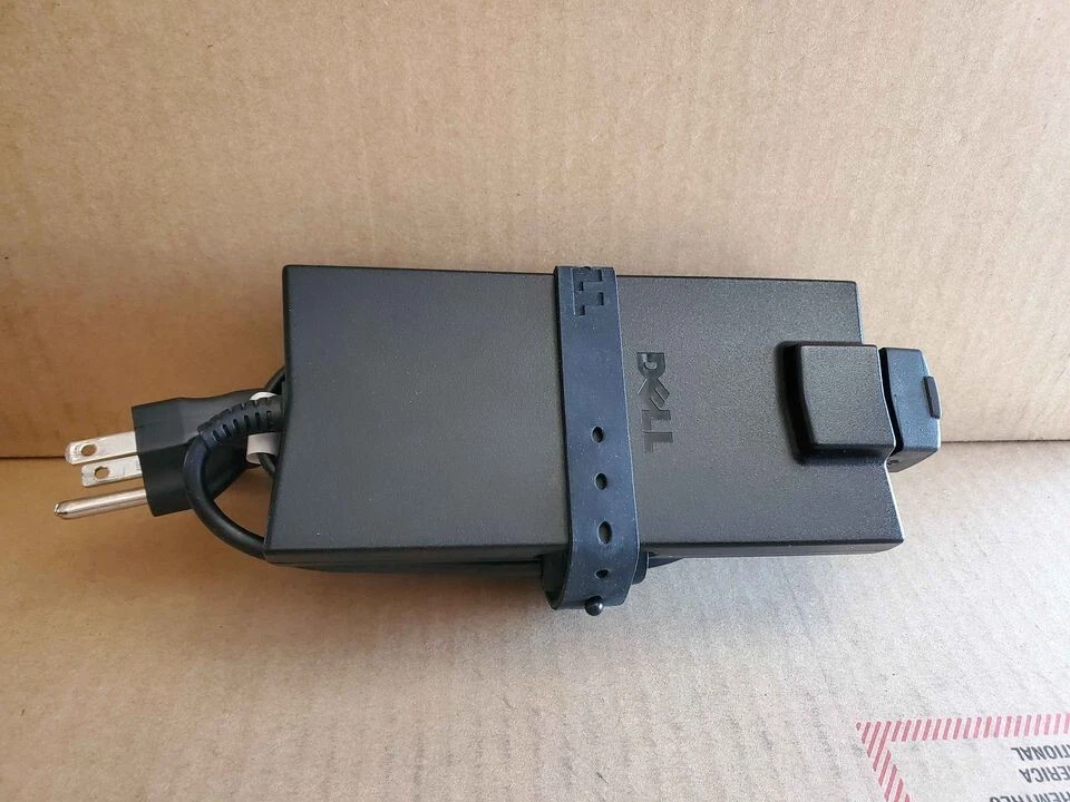 Estación de Acoplamiento Universal Dell K17A USB-C con Adaptador de Fuente de Alimentación Dell 130W Foto 4 de 4