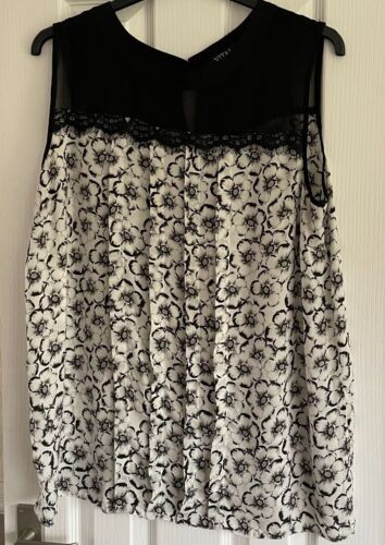 Vital ladies size 20 Black/ White floral sleeveless top pleated front VGC - Picture 1 of 5