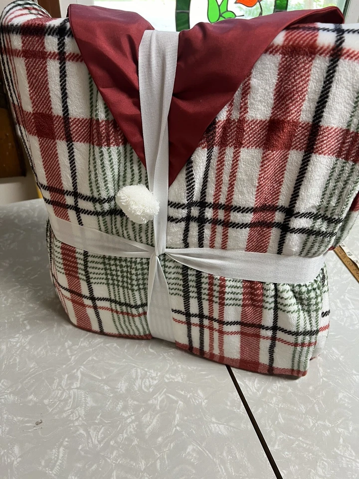 NUEVO CON ETIQUETAS 2 piezas Juego de almohadas decorativas de Papá Noel 16x16” y rojo verde blanco tiro a cuadros 50”x70” Foto 4 de 4