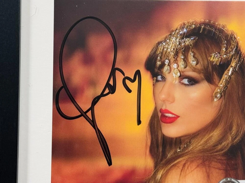 TAYLOR SWIFT SIGNED THE LIFE OF A SHOWGIRL FRAMED CD DISPLAY BECKETT HOLO J19 - Image 2 of 3