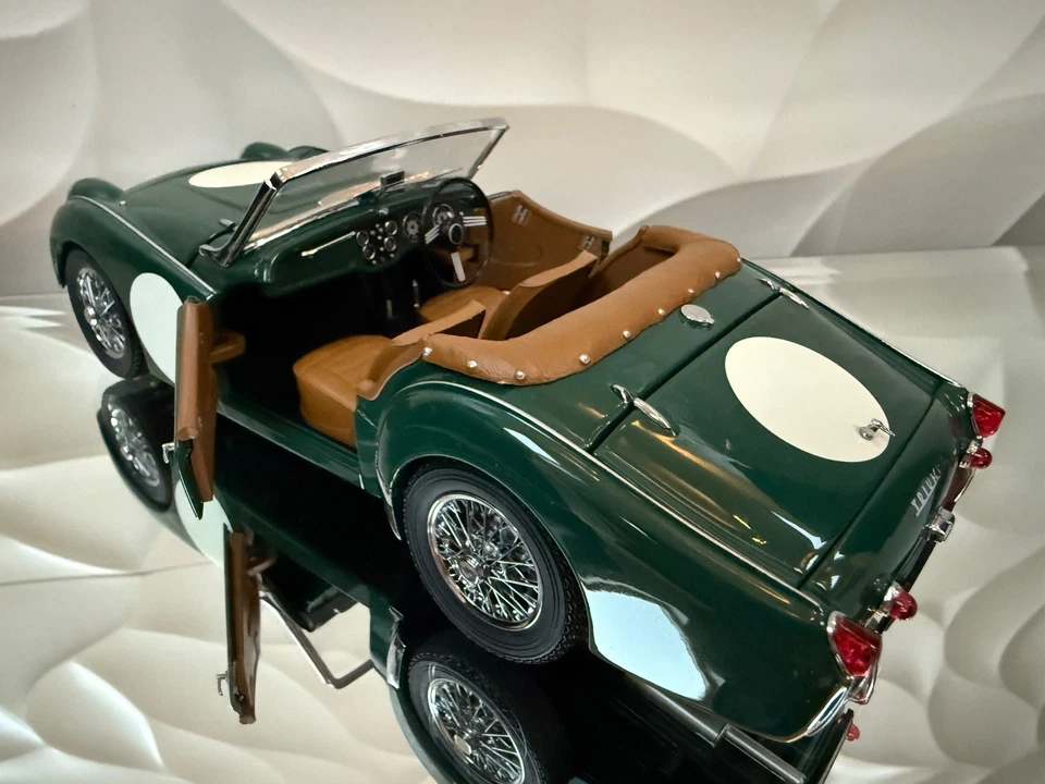 Kyosho 1:18 Triumph TR3A Racing Plain Deco No. 08032GY - Image 4 of 4