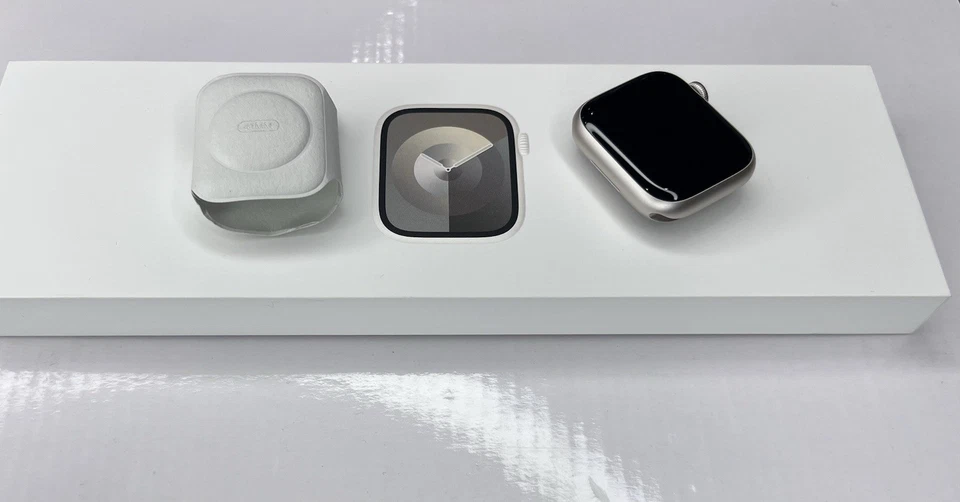 Apple Watch Series 9 GPS 41 mm - Estuche de aluminio Starlight + Correa deportiva - S/M Foto 4 de 4