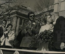 Press Photo Governor Preston Smith Kisses His Wife On Inauguration Day, Austin
