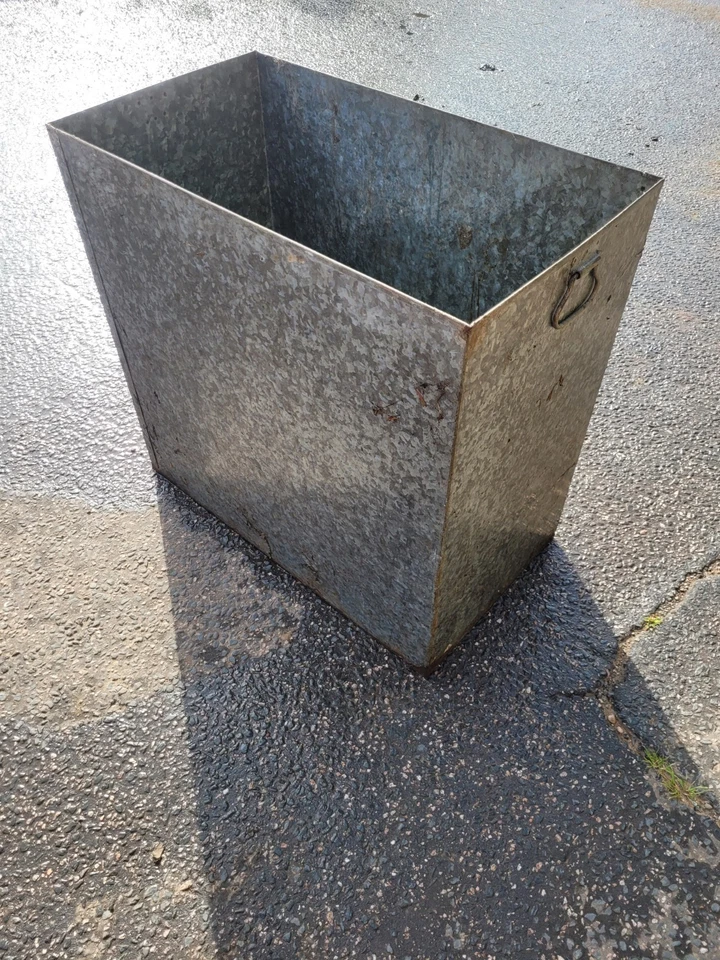 vintage reclaimed  XL Galvanised  Metal Trough Planter Garden Pond Ornament  - Image 2 of 4