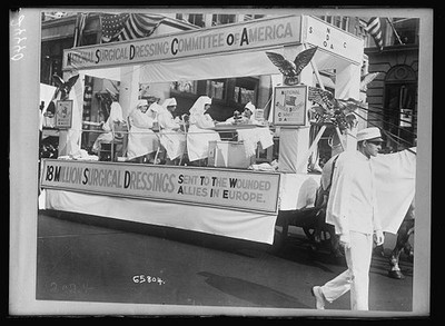 Photo:New York City Red Cross Parade 1917 Surgical Dressings Float