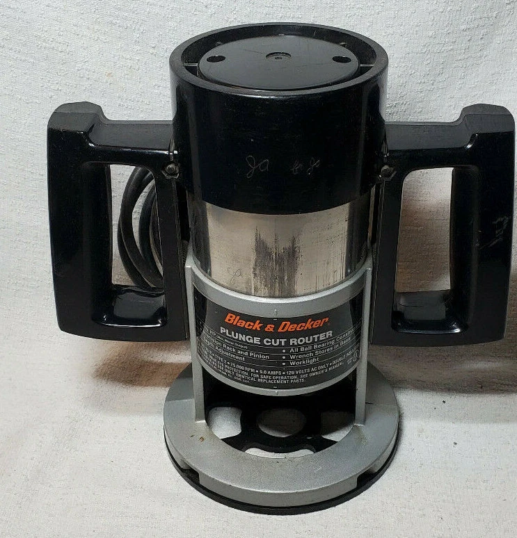 BLACK DECKER No 7615 1 1 2 HP PLUNGE CUT ROUTER Type 2 25 000 RPM 9.0 amps