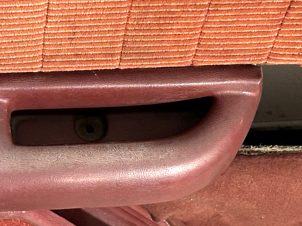 88-94 Chevy GMC C/K Pickup Izquierda Derecha MAROON ROJO Interior Manivela Panel Panel CONJUNTO Foto 4 de 4