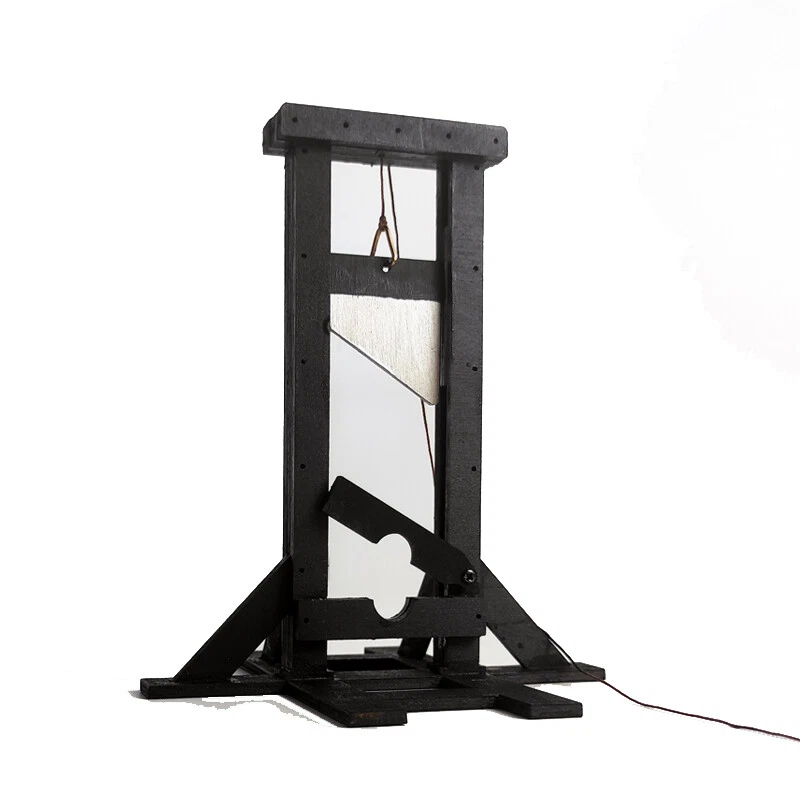 Accesorios en miniatura de guillotina de madera 1/18 hechos a mano para modelo de escena de soldado Foto 3 de 4