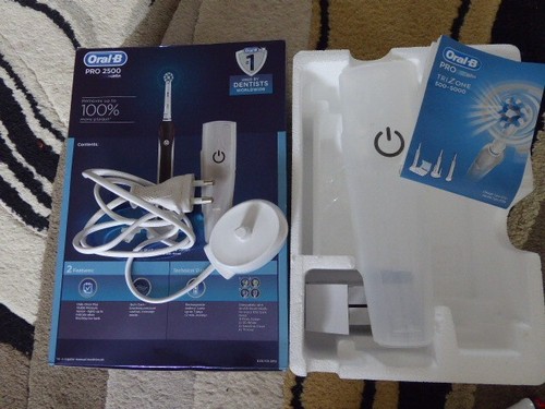Oral-B Pro 2500 Special Edition + Reiseetui für Ersatzteile Ersatzteile