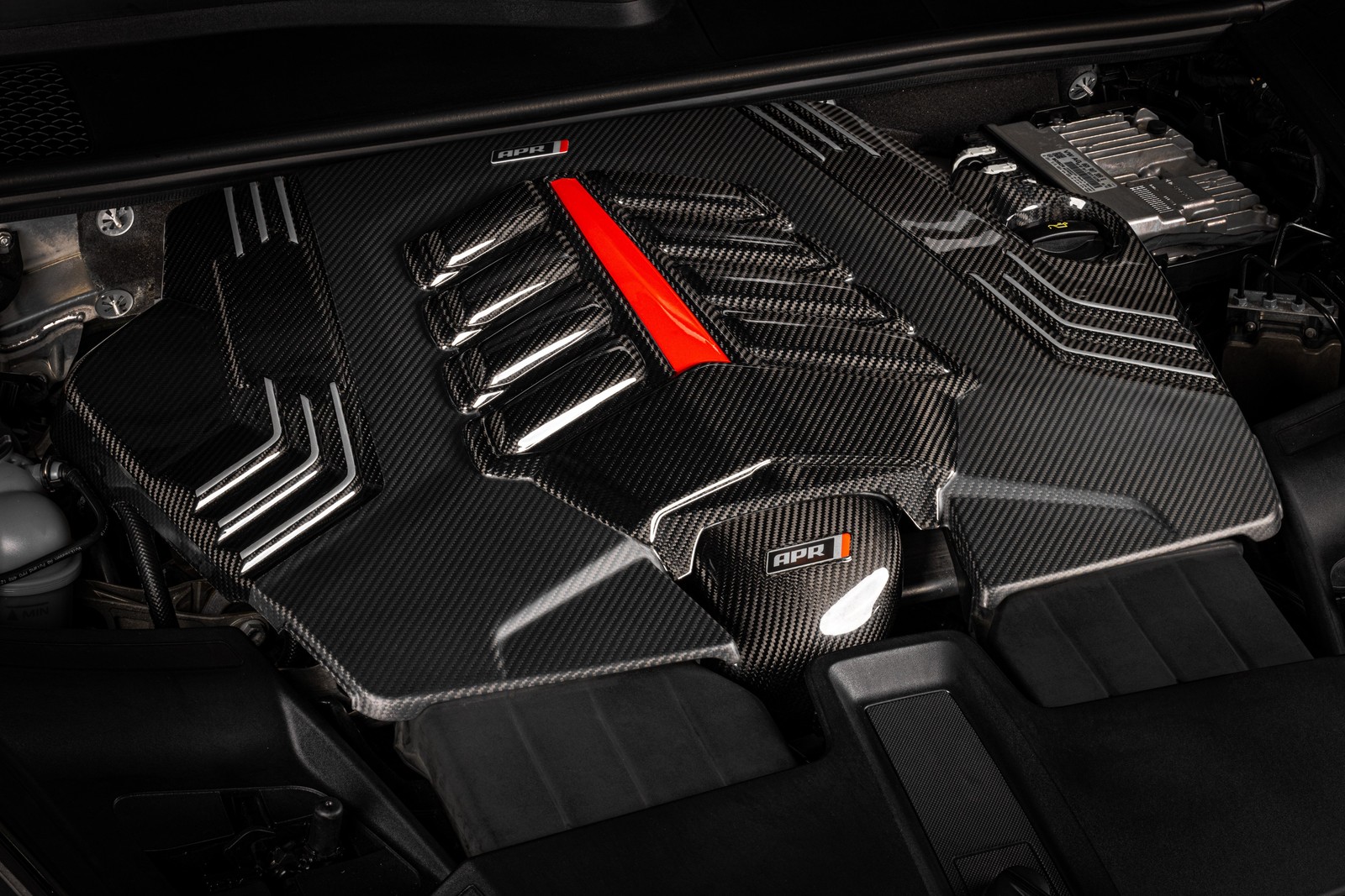 APR Twill Carbon Fiber Engine Cover For 2019-2024 Audi Q7/Q8/SQ7/SQ8/RSQ8 4.0T