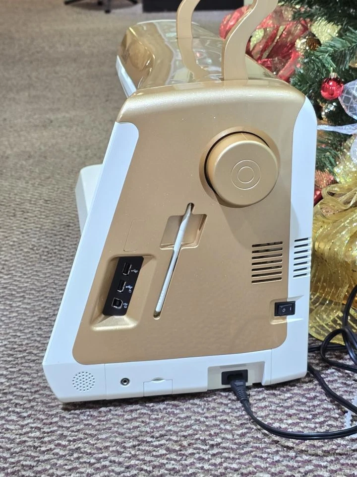 BABY LOCK BSOG2 ELLISIMO GOLD II VERY GOOD (CJL062140) - image 3 of 4