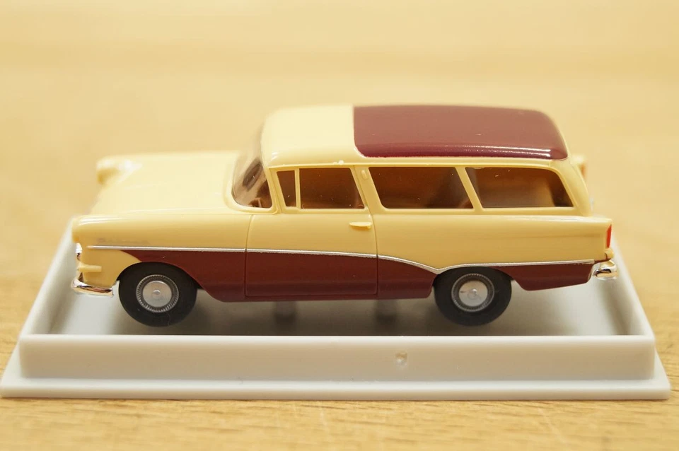 HO 1:87 Brekina 20049 Opel Rekord P1 Caravan " Beige/Marrone " Nuovo in OVP - Immagine 3 di 4