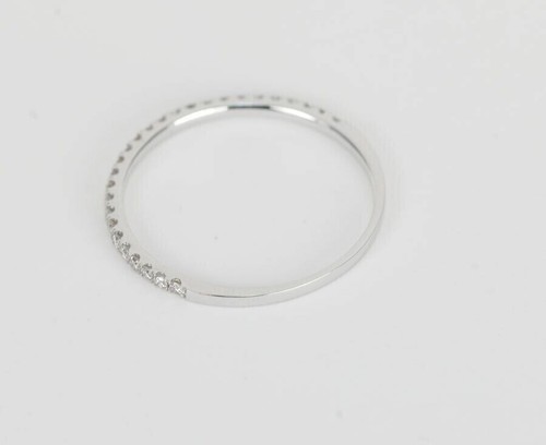 Fede Nuziale 0,15 Ct Tonda Simulata Diamante Mezza Eternità Placcata Oro Bianco 14k - Foto 2 di 2
