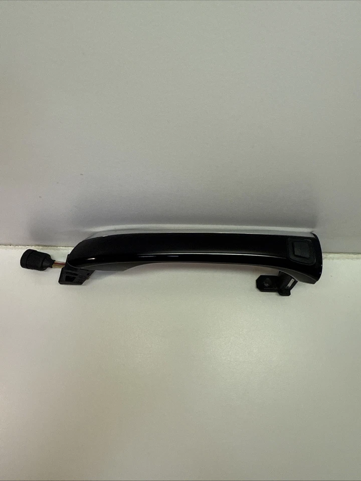 Mercedes Benz S Class Outer Door Handle , Left Front In 040 Black , Part Is New - Image 2 of 4