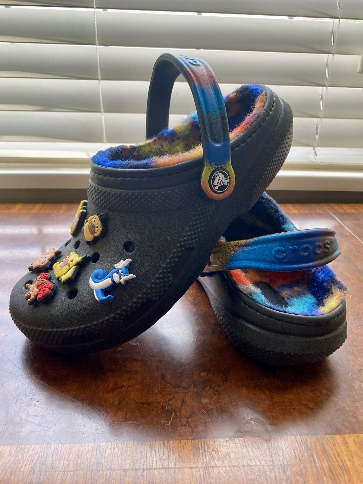 Crocs size Uk 4-5 unisex Lined Spray Dye Clog Black/Multi Colour w Jibbitz *RARE image 5