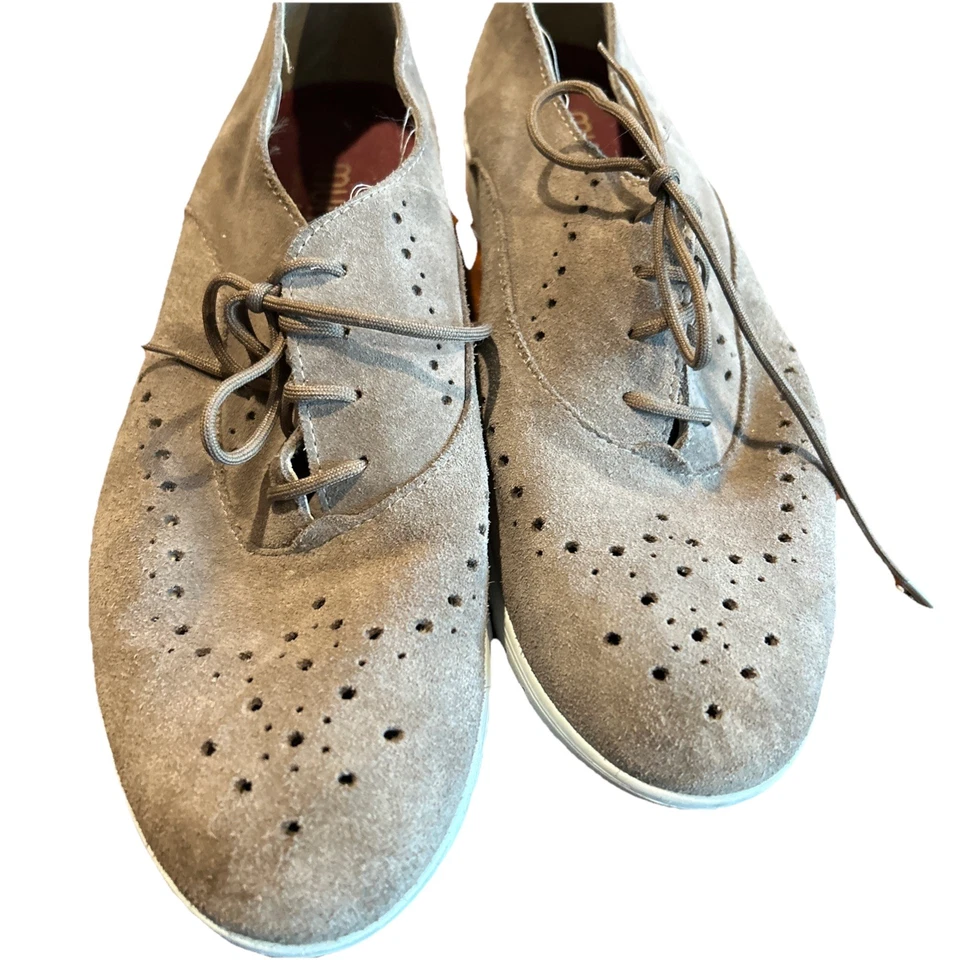 Zapato Deportivo Munro Mujer Wellesley Talla 8.5 M Gris Moda Tenis Usado en Excelente Condición Gamuza Foto 2 de 4