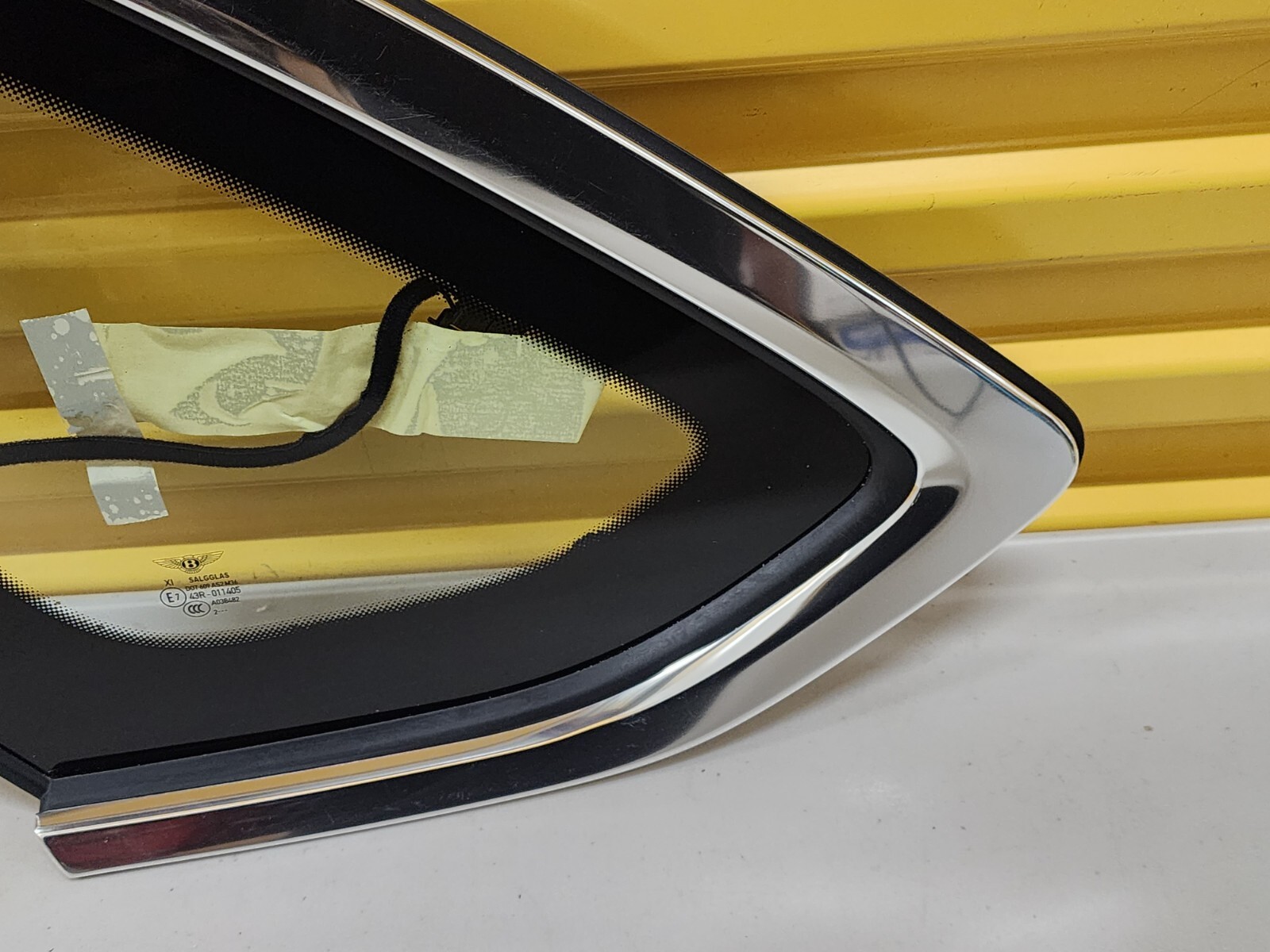 2016-2020 BENTLEY BENTAYGA REAR LEFT GLASS QUARTER VENT WINDOW SIDE PANEL OEM