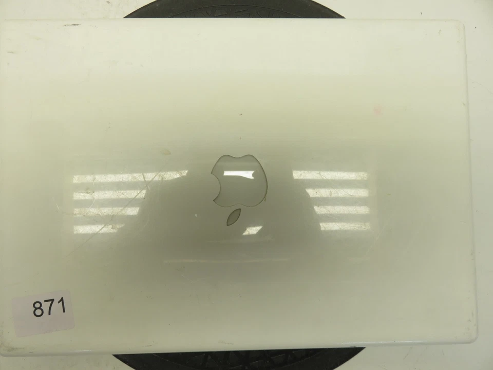 Laptop Apple MacBook A1181 13.3 Intel Core 2 Duo 2.1 GHz 2 GB SIN HDD SIN BAT Foto 3 de 4