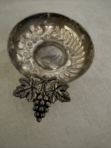 VINTAGE METAL SOMMELIER WINE TASTING CUP GRAPE LEAVES - Picture 2 of 7