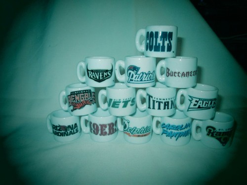 NFL mini Ceramic collectible mugs 1 Inch New, 16 mugs. 1 sponge bob squirrel. - Picture 5 of 12