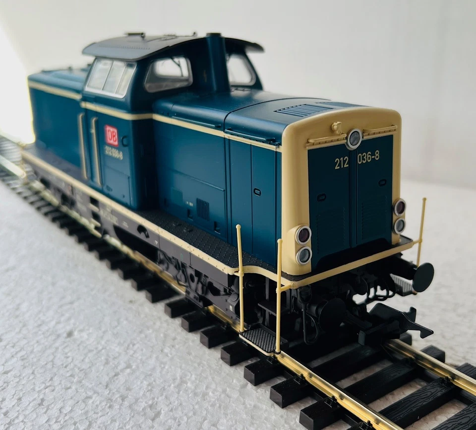 Spur 0: Lenz Diesellok BR 212, DB, ozeanblau/beige, digital mit Sound, NEU!! - Bild 3 von 4