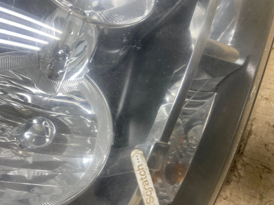 Faro derecho pasajero Chevrolet Suburban Tahoe 2007 a 2013 OEM U3047 DW Foto 4 de 4