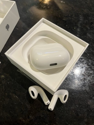 AirPods (4th Generation) with Box - Photo 5 sur 6