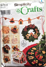 SIMPLICITY CRAFT PATTERN 9768 CHRISTMAS TREESKIRT ORNAMENTS WREATH UNCUT VINTAGE