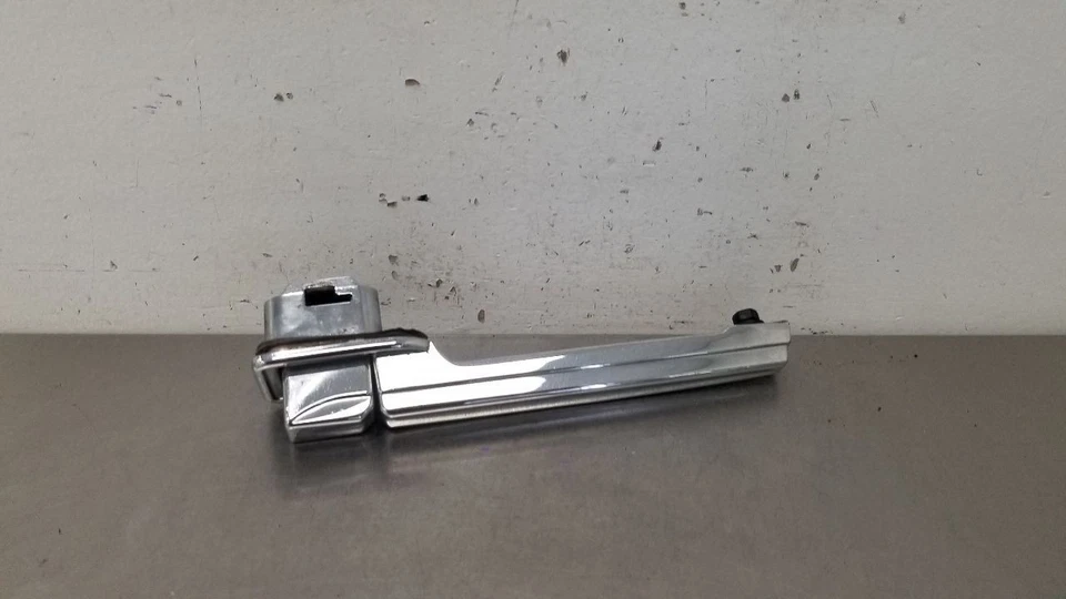 93 GMC G2500 VANDURA PUERTA TRASERA GRANERO EXTERIOR MANIJA PUERTA PASAJERO DERECHO CROMO Foto 3 de 4